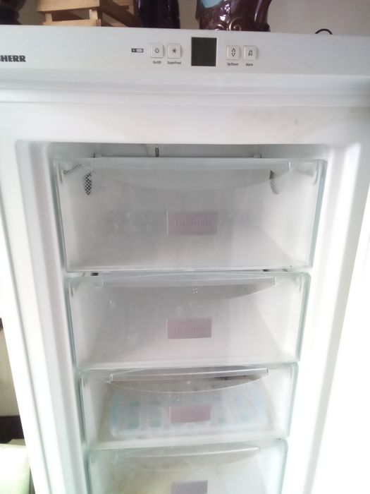 Продавам фризер Либхер в отлично състояние