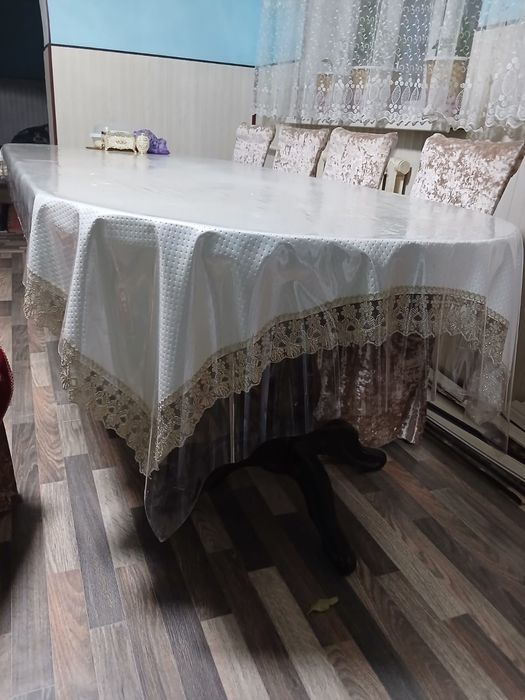 Продаю стол с соскатертью