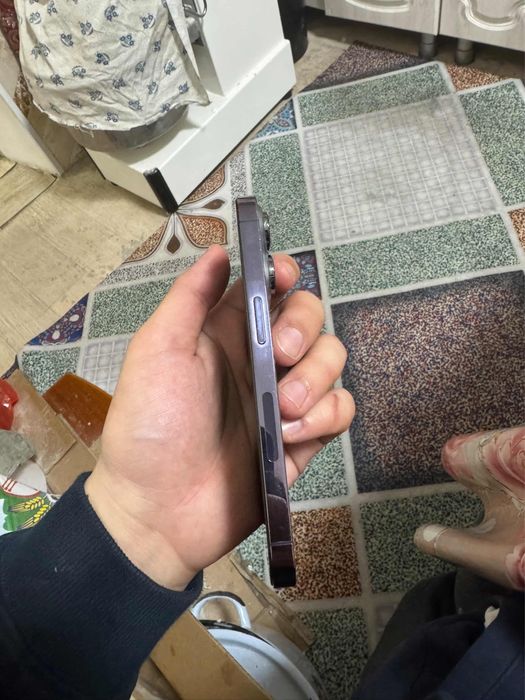 Продам Айфон 14 про