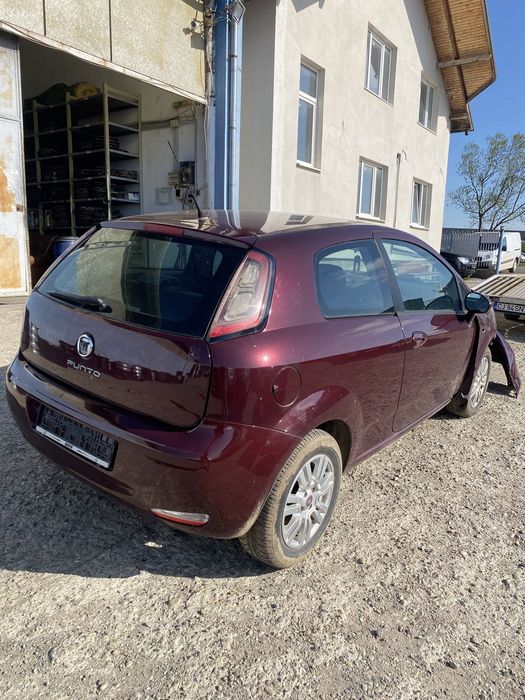 Dezmembrez piese Fiat Grande Punto 2011