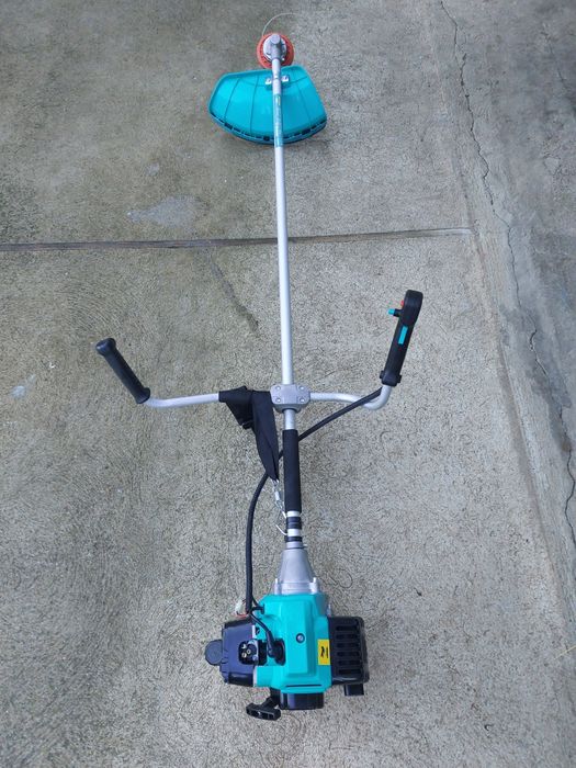Trimmer NOU cu fir pe benzina