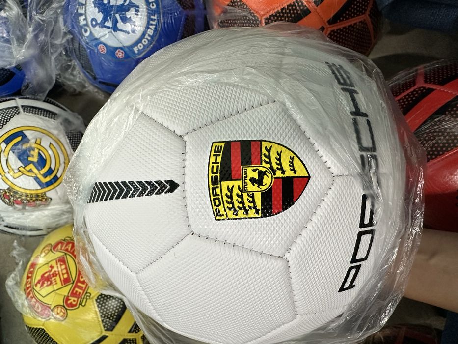 Футбольные мячи. Подарки на 7 мая
