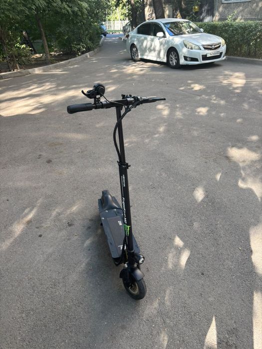 Продам электросамакат KUGO M2