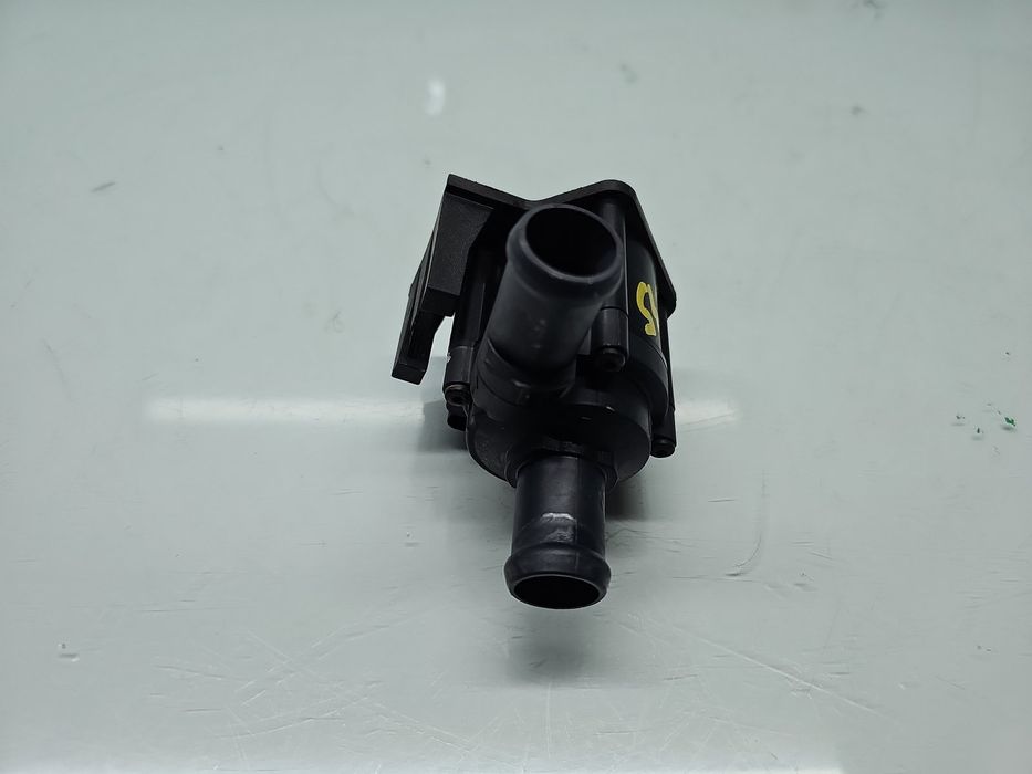 Pompa recirculare apa AUDI A4 (8K2, B8.5) [Fabr 2008-2015] 8K0819147A