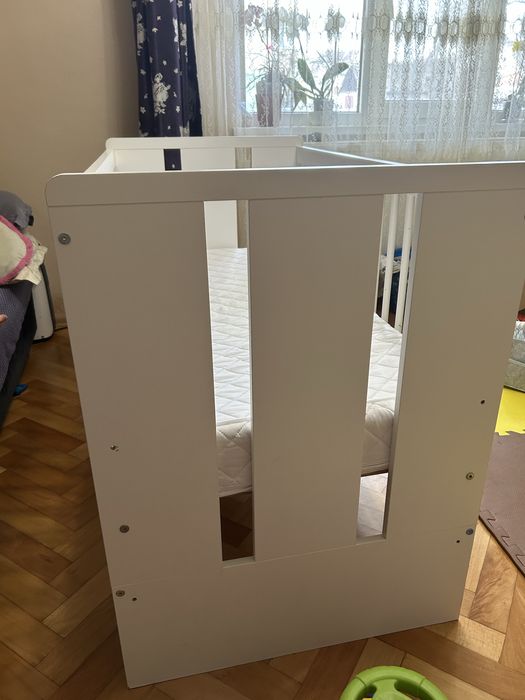 Patuț bebe + camera video cadou