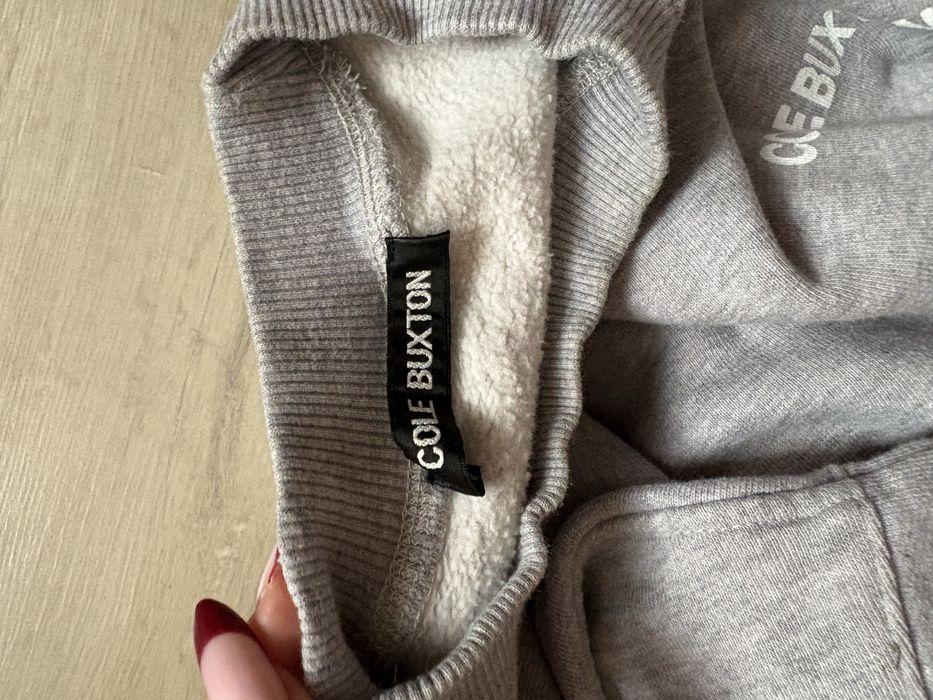 Оригинален суитшърт на Cole Buxton