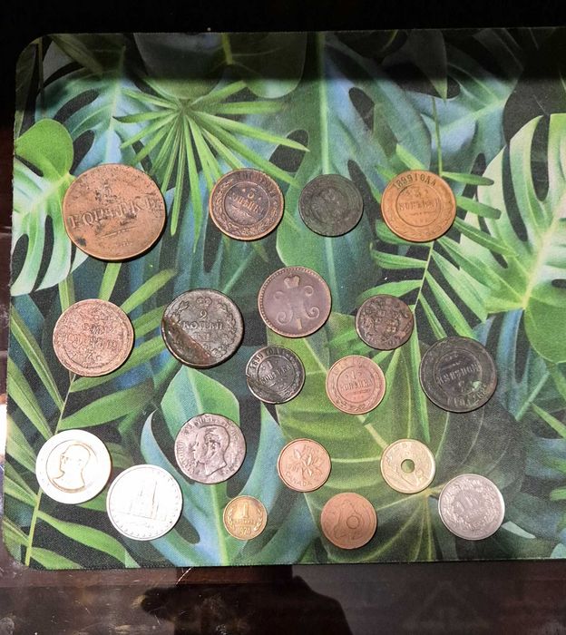 Продаются монеты и купюры советского периода и начала 90-х годов.