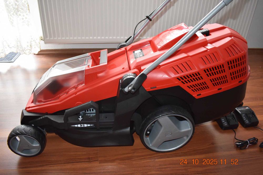 Vand masina tuns gazon