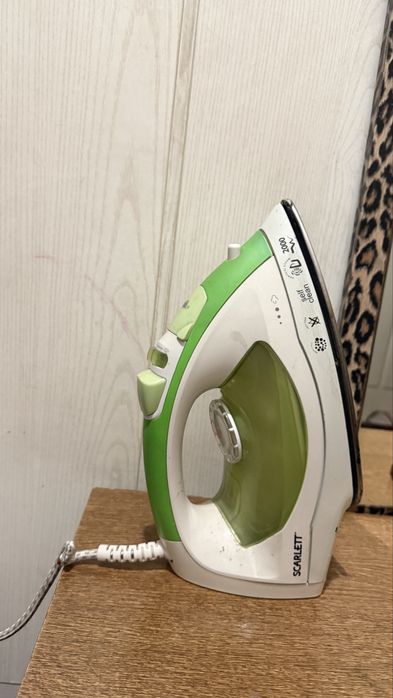 Утюг Scarlett 2000W Self Clean