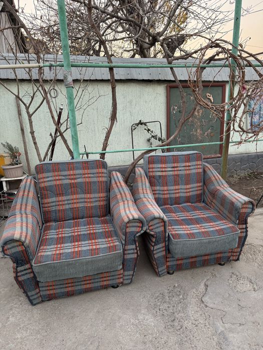 Диван .. кресло..