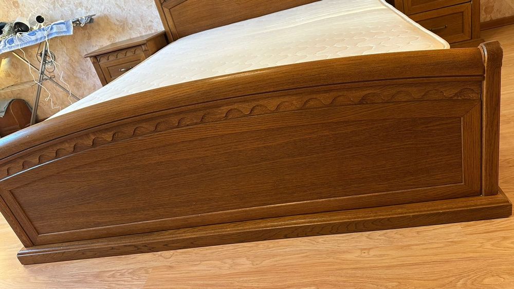 Продам кровать с тумбами