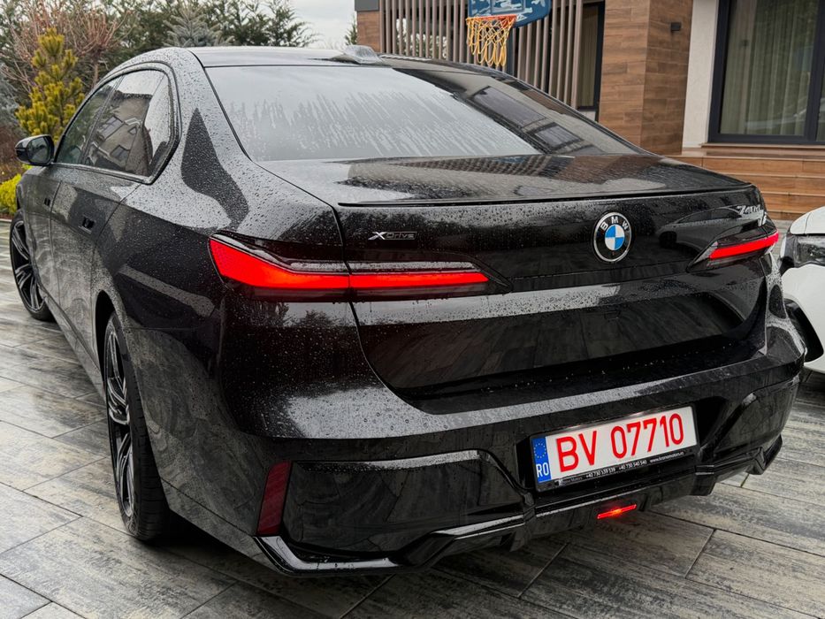 BMW 740 d M pachet / Bower Diamond / Televizor / Usi el / Piele plafon