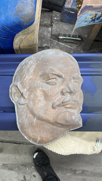 Чеканка из меди Ленин