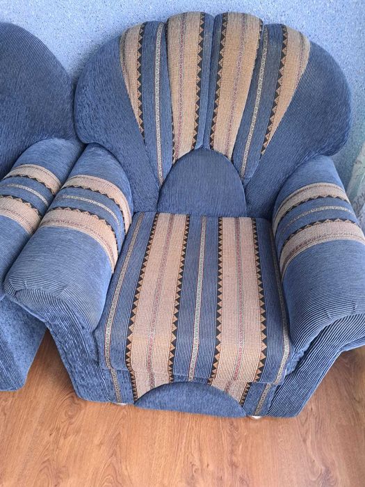 Vand mobila veche+canapea si fotolii