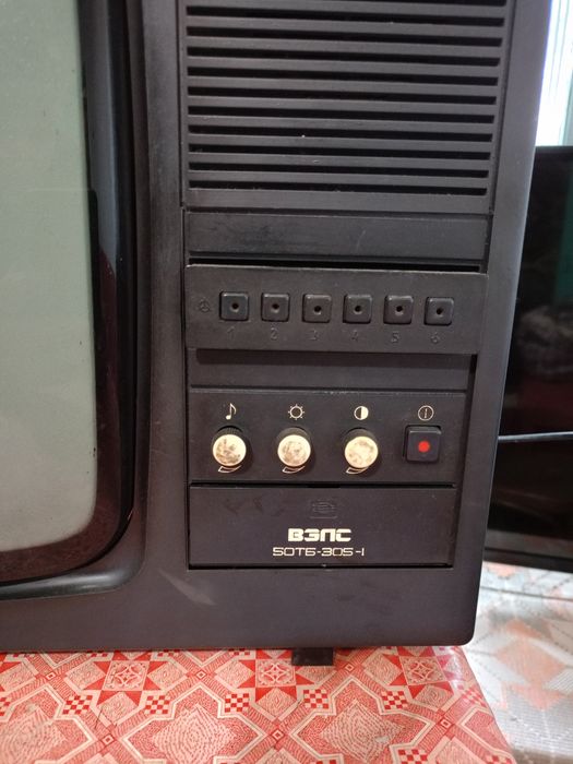 Продам телевизор советский.