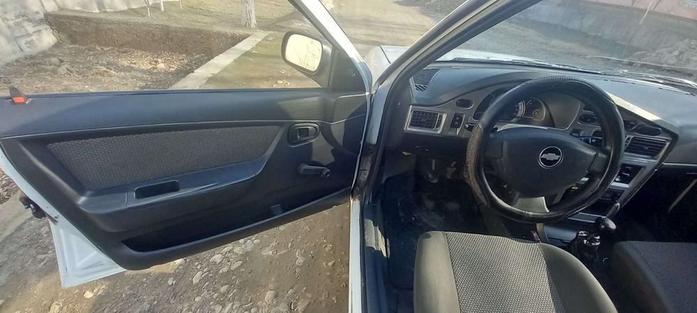 Neksi 2 rangi oq 1.6 xolati zur