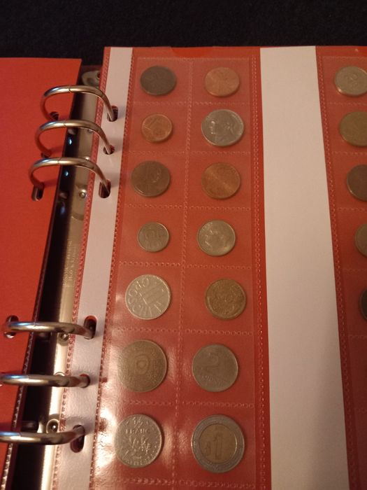 Clasor monede vechi.