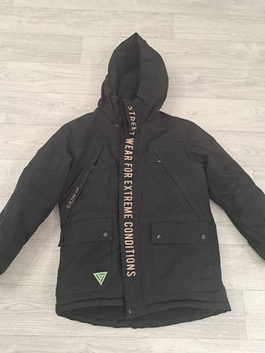 Продам детскую куртку