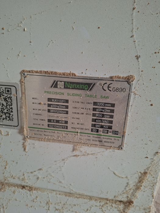 Circular profesional cu incizor si masina de aplicat cant