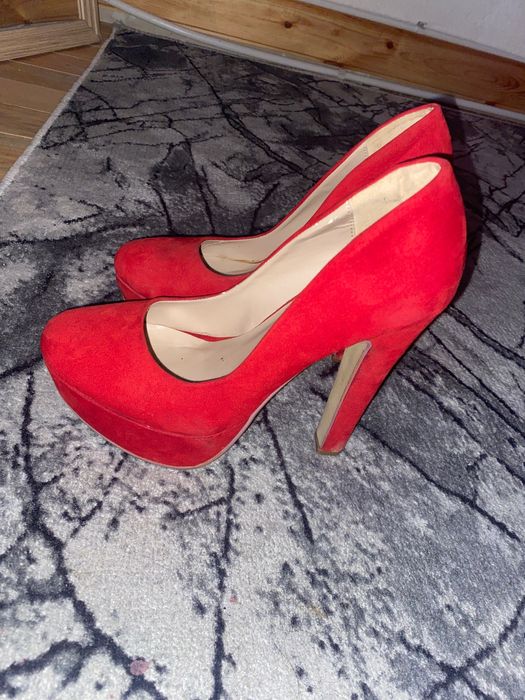 Дамски високи червени обувки