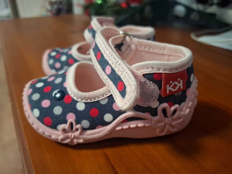 Пантофи за бебе от Колев и Колев