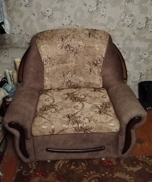 Продаётся диван, два кресла