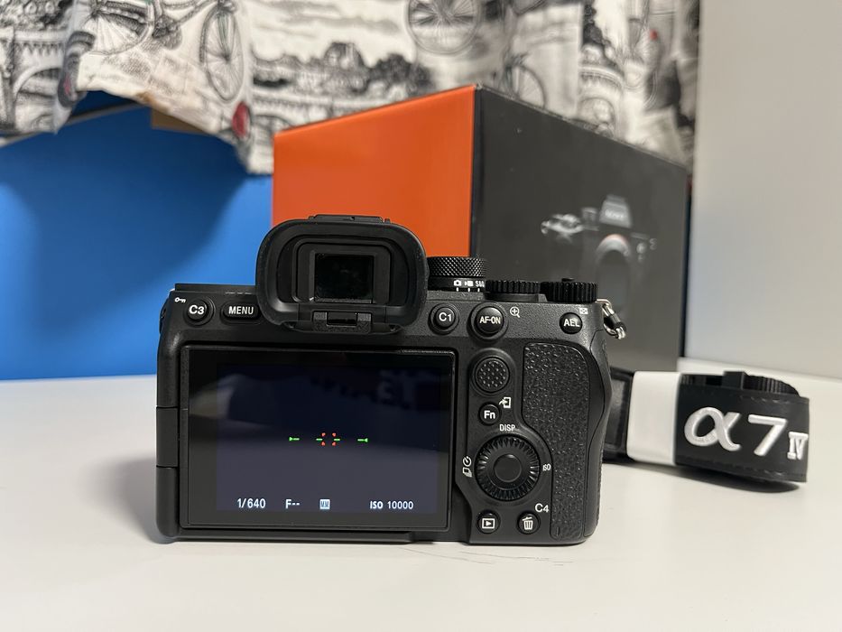 Продавам Sony A7 IV като нова и с 4 години оставаща гаранция