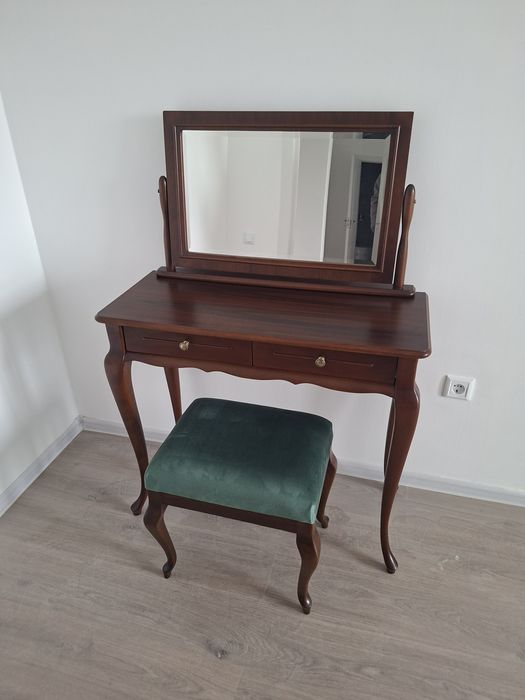 Дамский столик.Румыния