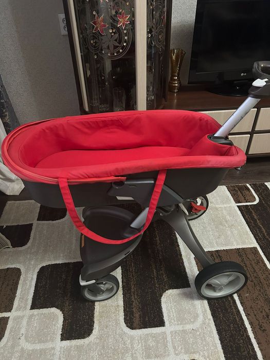 Коляска Stokke Xplory V3 красная