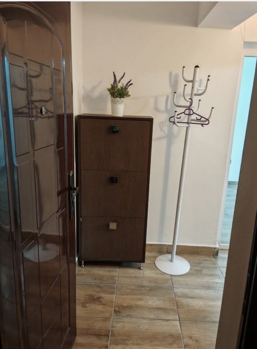 Vand sau inchiriez în Gaesti garsoniera 30 mp,langa școală 6.