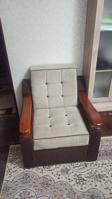 Срочно Диван 2 кресла в отличном состоянии