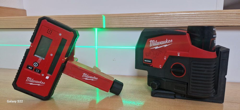 Milwaukee nivela cu linii -punct