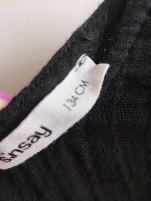 Подарявам рокля и блуза за момиче.