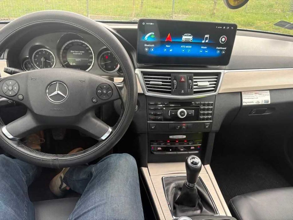 vând Mercedes E class, benzină