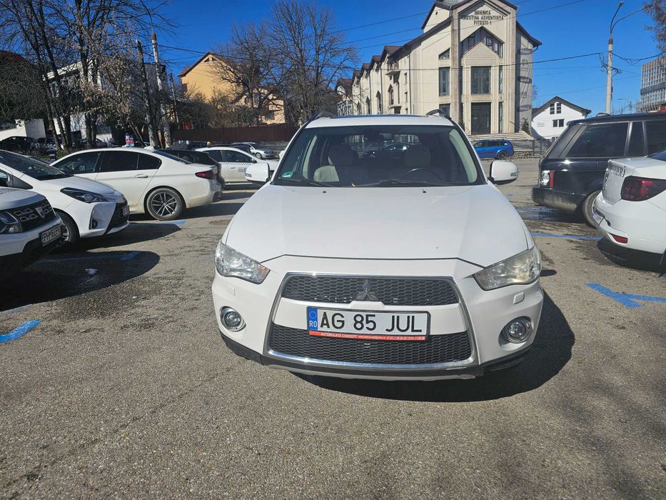Mitsubishi Outlander 2