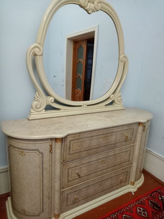 Мебель сотилади для спальни