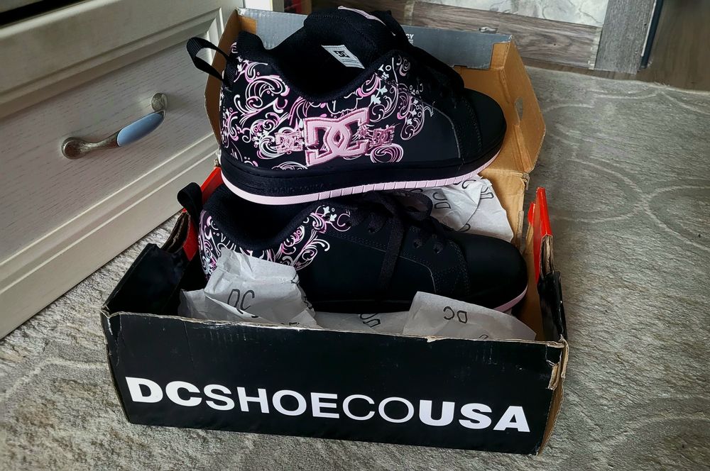 Кроссовки стильные