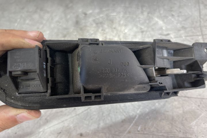 Maner deschidere din interior usa fata dreapta 3BJ837114 / 3BJ 837 11