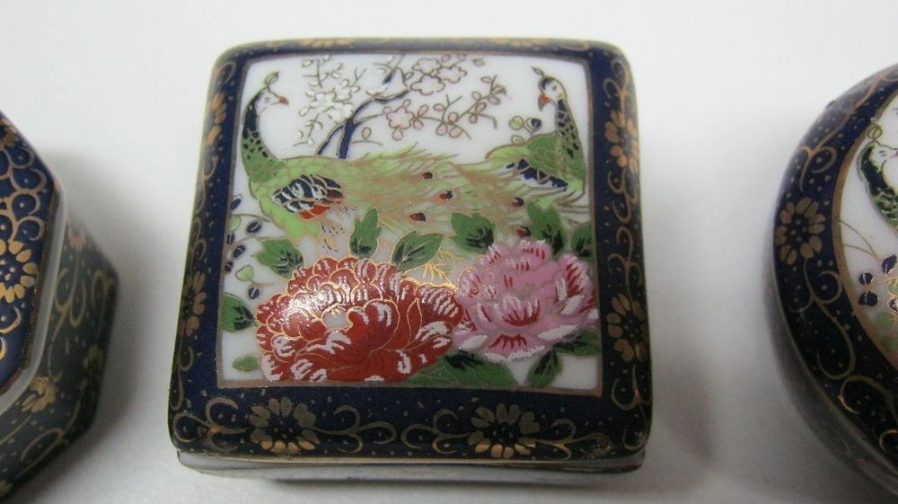 Lot, 3 casete mici,portelan China,cu capace.