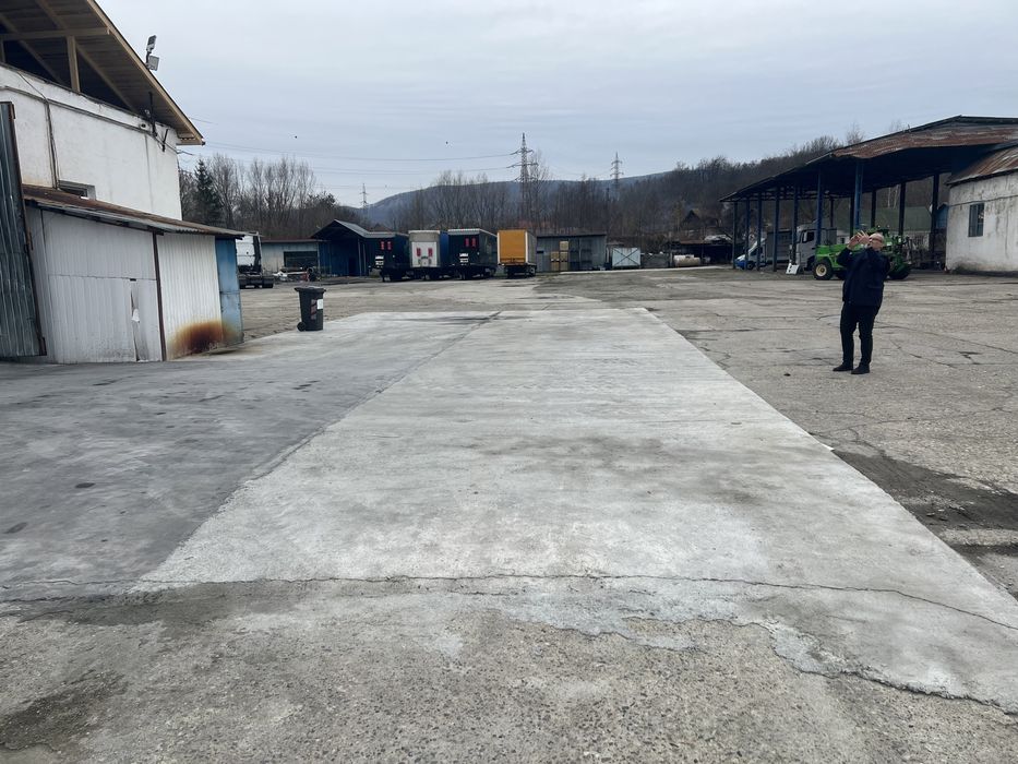 Vând spațiu industrial