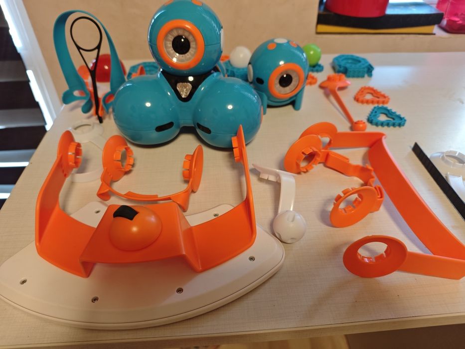 Роботи за прогрмиране Dash и Dot