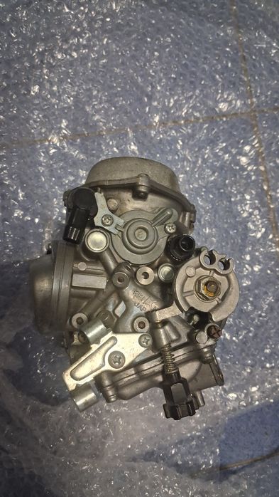 Vând set carburatoare pentru Honda Deauville NT650V 650.