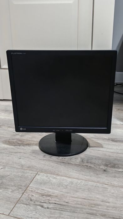Продам монитор LG Flatron L1742T