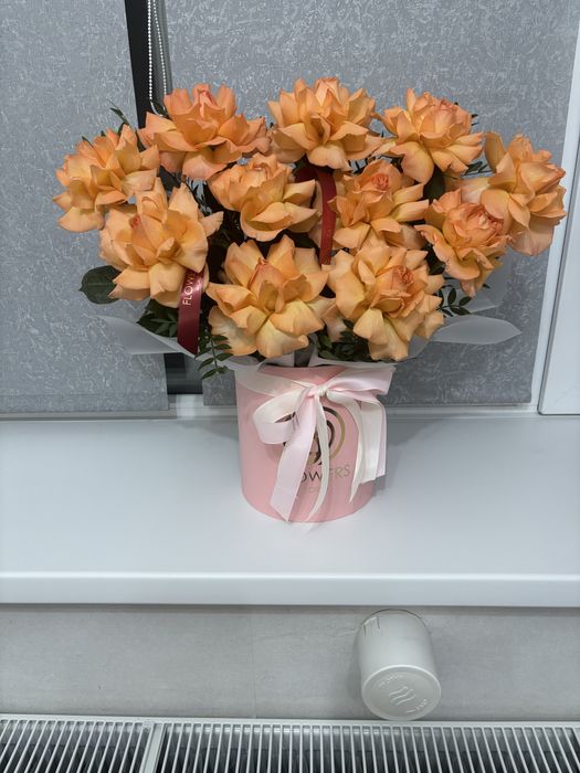 Продам Цветы в коробке свежие