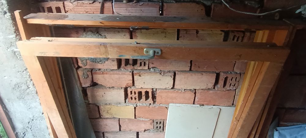Дървени прозорци