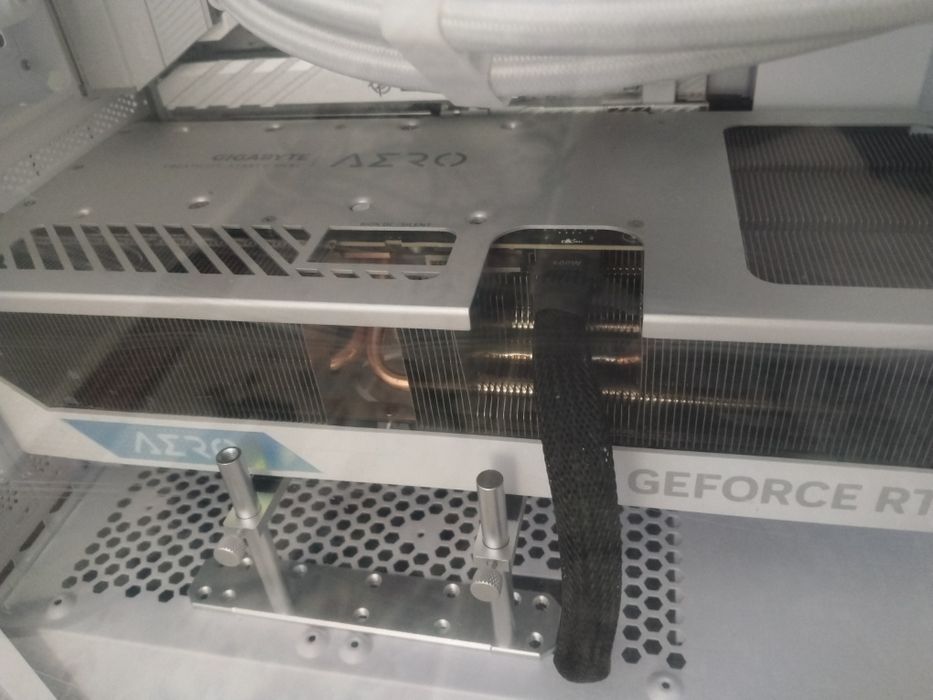 Продам rtx 4080 super gigabyte aero