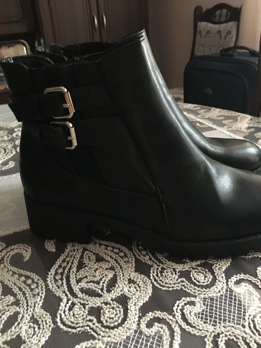 Ghete din piele mărimea 37 ,38