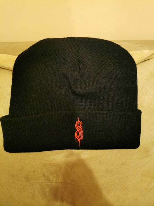 Продавам две тениски и зимна шапка на Slipknot