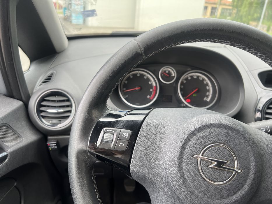 Opel Corsa D 2010 газ