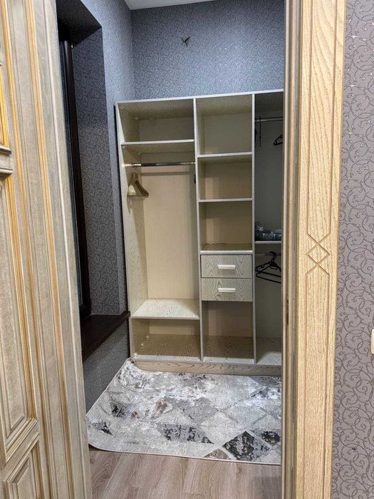 Срочно М.Улугбек туманида Корасу 3 дахасида коттедж ижарага берилади.